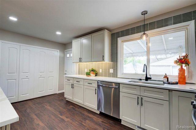 1330 Redleaf Lane, Ypsilanti, MI 48198