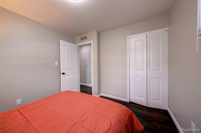 1330 Redleaf Lane, Ypsilanti, MI 48198