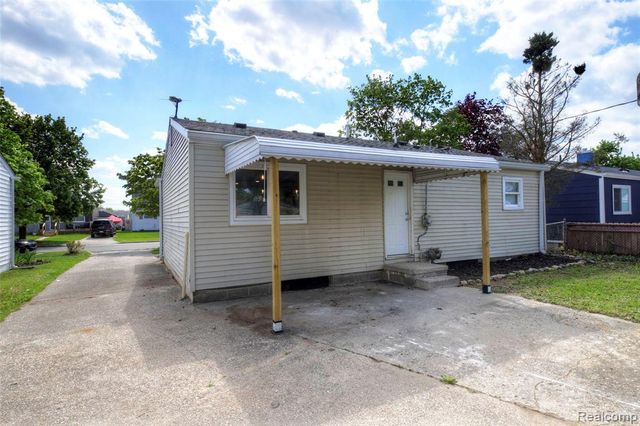 1330 Redleaf Lane, Ypsilanti, MI 48198