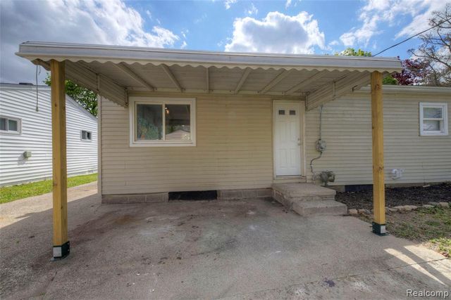 1330 Redleaf Lane, Ypsilanti, MI 48198
