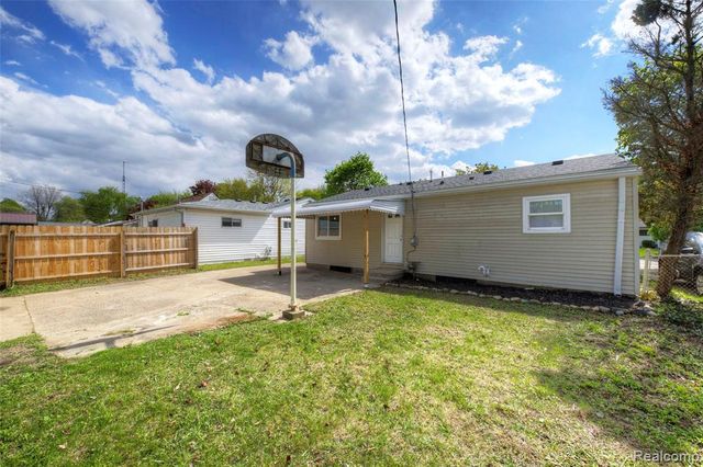 1330 Redleaf Lane, Ypsilanti, MI 48198