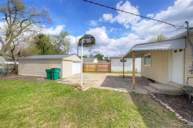 1330 Redleaf Lane, Ypsilanti, MI 48198