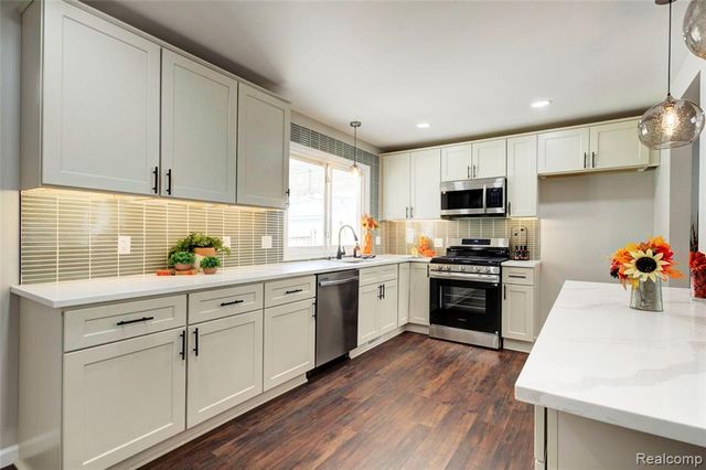 1330 Redleaf Lane, Ypsilanti, MI 48198