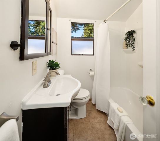 10208 23rd Avenue NE, Seattle, WA 98125