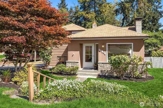 10208 23rd Avenue NE, Seattle, WA 98125