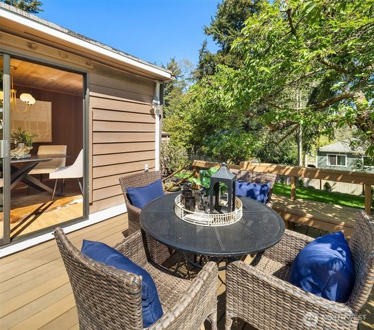 10208 23rd Avenue NE, Seattle, WA 98125