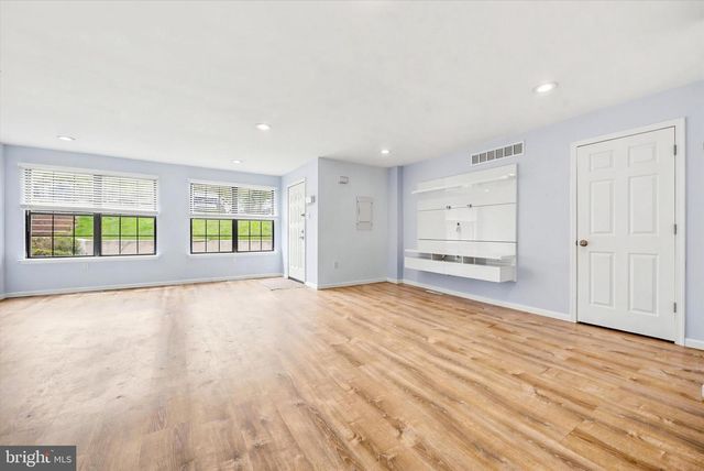 240 SMALLWOOD CT, West Chester, PA 19380