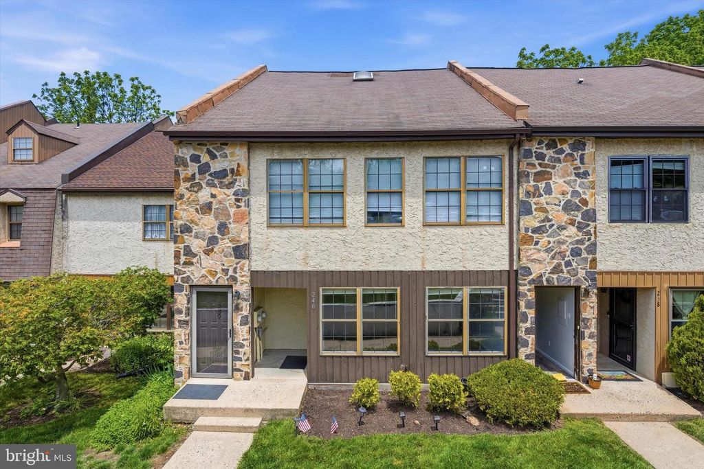 240 SMALLWOOD CT, West Chester, PA 19380