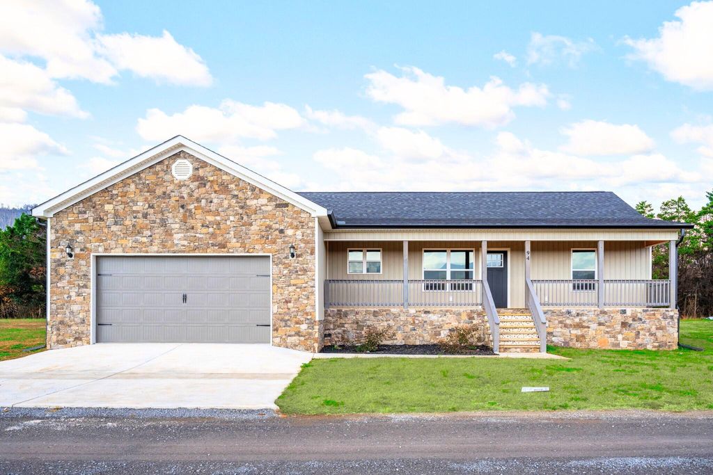 94 Galloway Airport Road, Dunlap, TN 37327