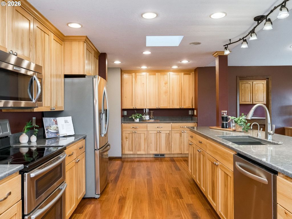 Image 11 of property listing at 2960 HILL Rd, Mc Minnville, OR 97128