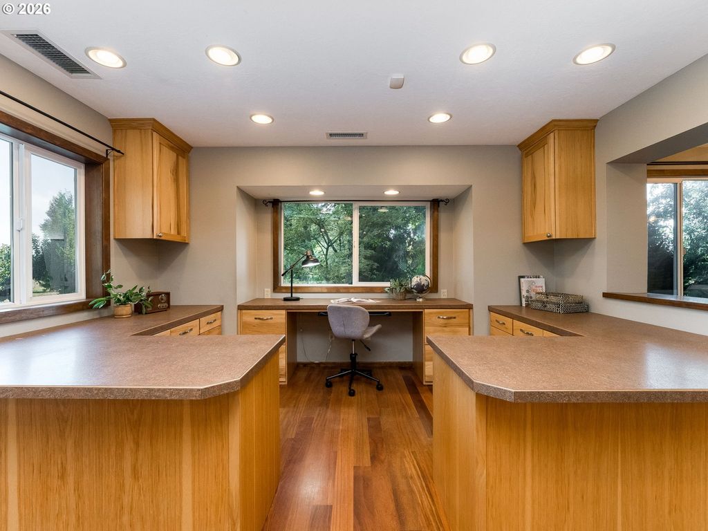 Image 18 of property listing at 2960 HILL Rd, Mc Minnville, OR 97128