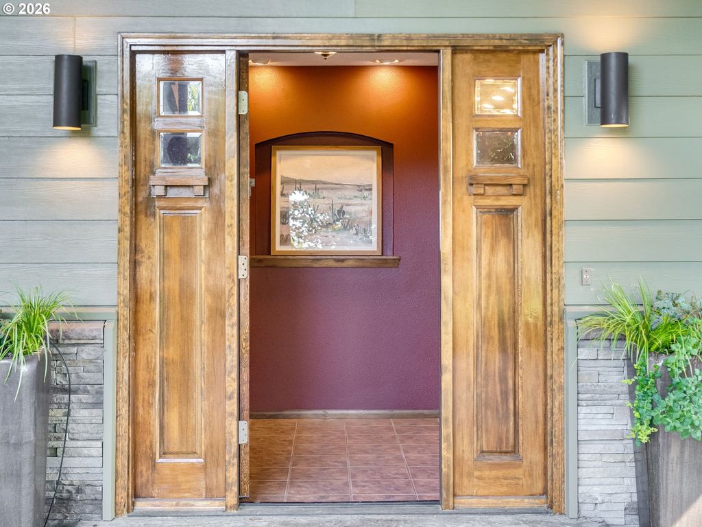 Image 3 of property listing at 2960 HILL Rd, Mc Minnville, OR 97128