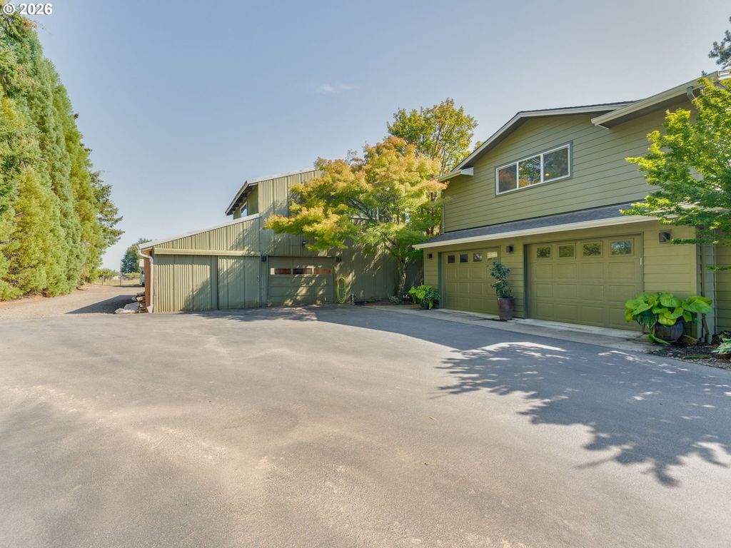 Image 40 of property listing at 2960 HILL Rd, Mc Minnville, OR 97128