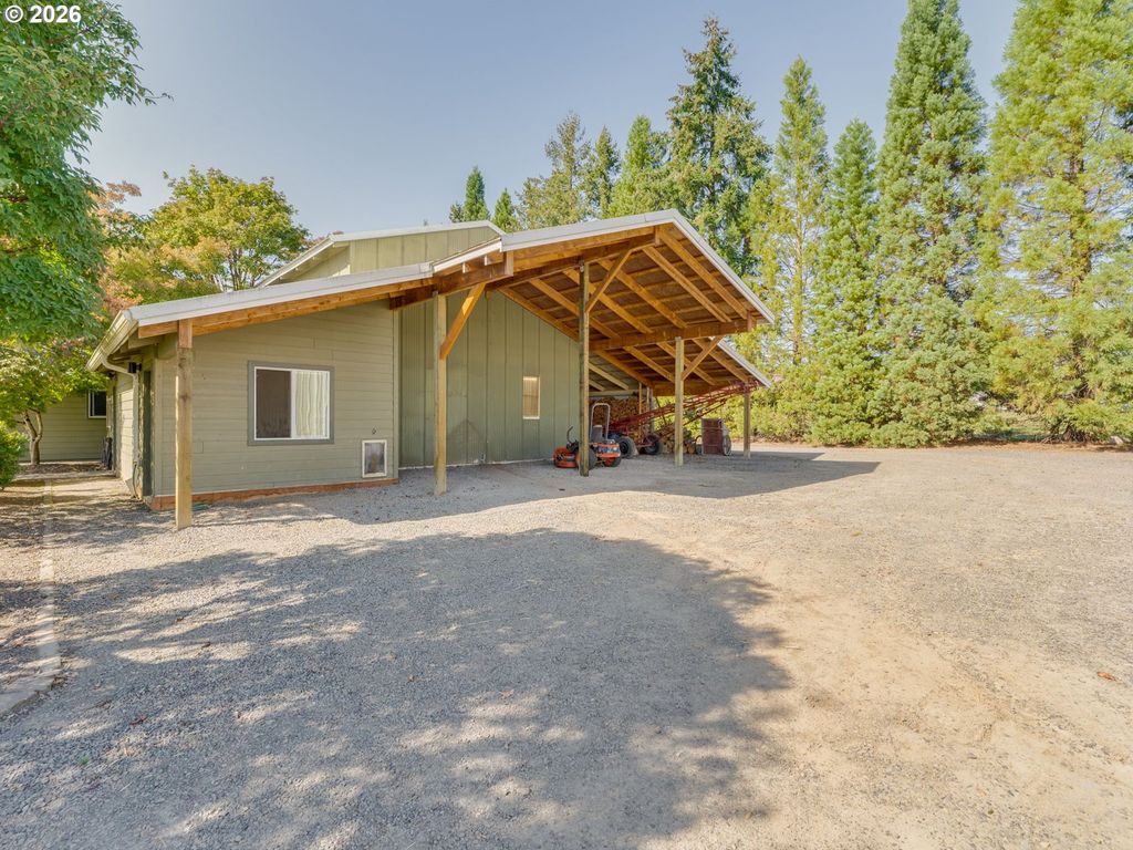 Image 41 of property listing at 2960 HILL Rd, Mc Minnville, OR 97128