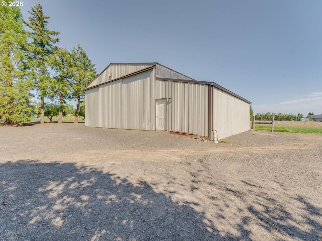 Image 43 of property listing at 2960 HILL Rd, Mc Minnville, OR 97128