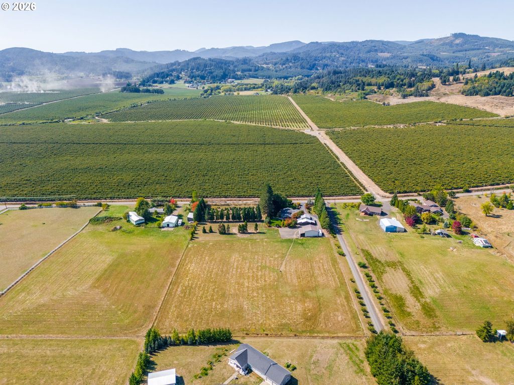 Image 45 of property listing at 2960 HILL Rd, Mc Minnville, OR 97128