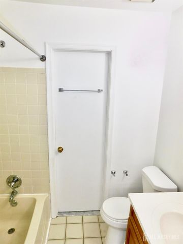 66 Chatham Court, East Windsor, NJ 08520