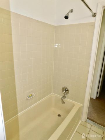 66 Chatham Court, East Windsor, NJ 08520