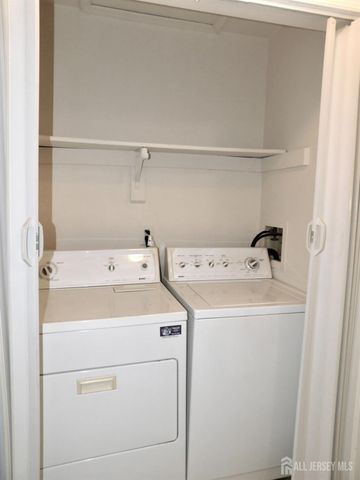 66 Chatham Court, East Windsor, NJ 08520