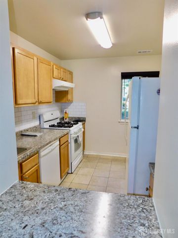 66 Chatham Court, East Windsor, NJ 08520