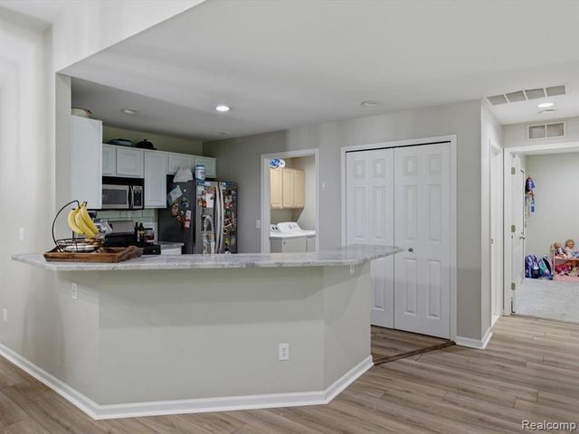 13335 Forest Ridge Boulevard, Sterling Heights, MI 48313