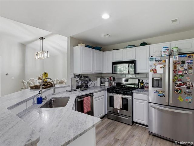 13335 Forest Ridge Boulevard, Sterling Heights, MI 48313