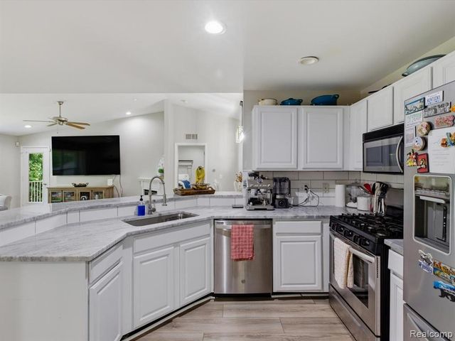 13335 Forest Ridge Boulevard, Sterling Heights, MI 48313