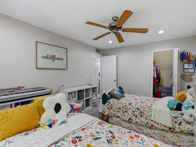 13335 Forest Ridge Boulevard, Sterling Heights, MI 48313