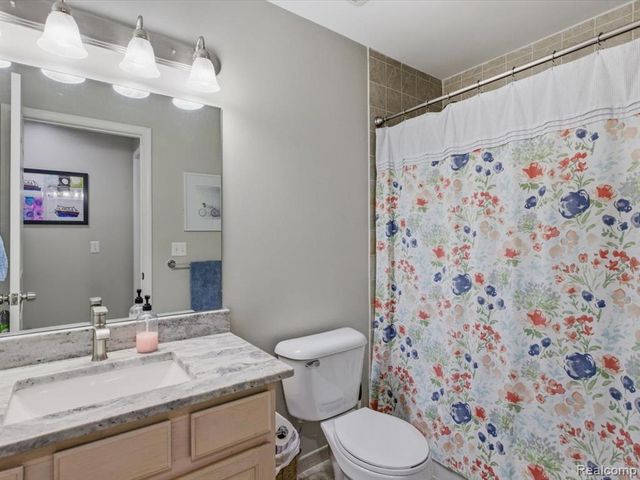 13335 Forest Ridge Boulevard, Sterling Heights, MI 48313