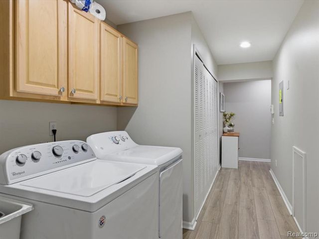 13335 Forest Ridge Boulevard, Sterling Heights, MI 48313