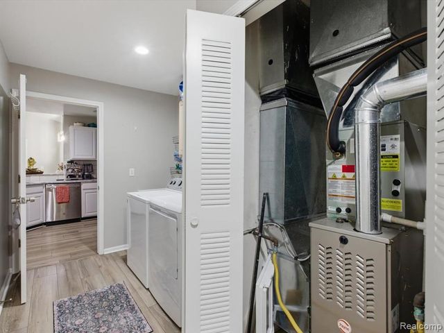 13335 Forest Ridge Boulevard, Sterling Heights, MI 48313