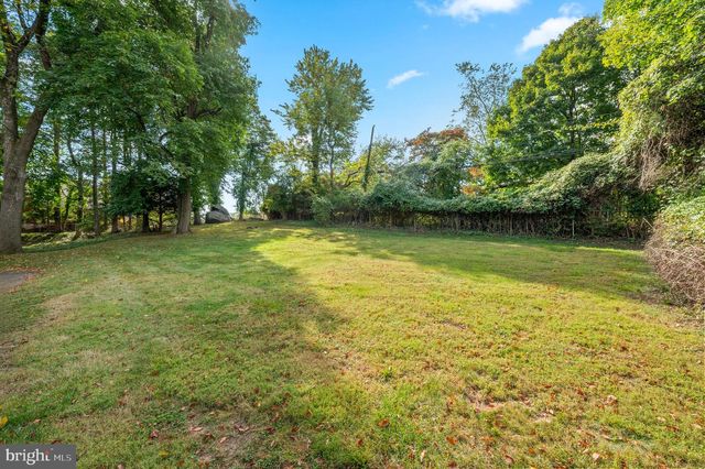 412 N ROLLING RD, Springfield, PA 19064