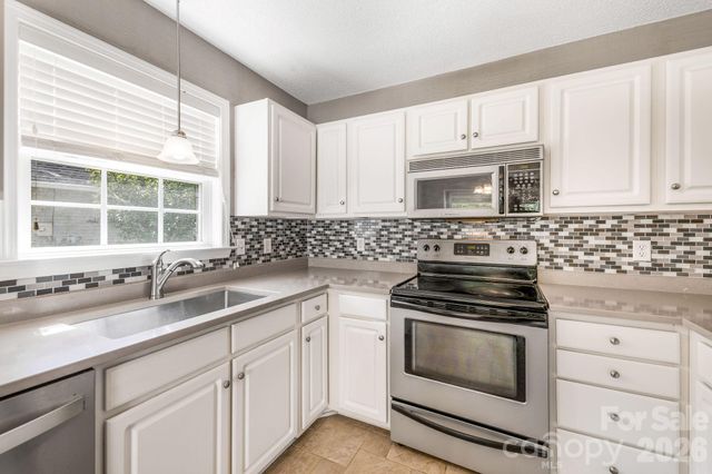 98 Stonehollow Road, Fletcher, NC 28732