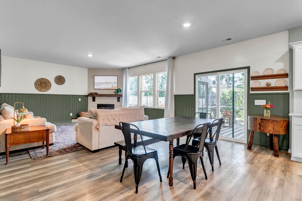 Image 13 of property listing at 513 Yellow Leaf Lane, Summerville, SC 29486