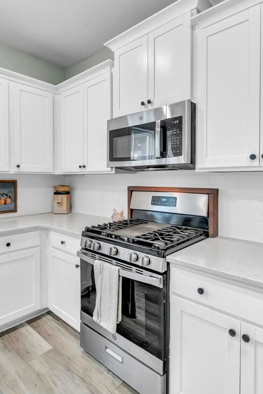 Image 18 of property listing at 513 Yellow Leaf Lane, Summerville, SC 29486