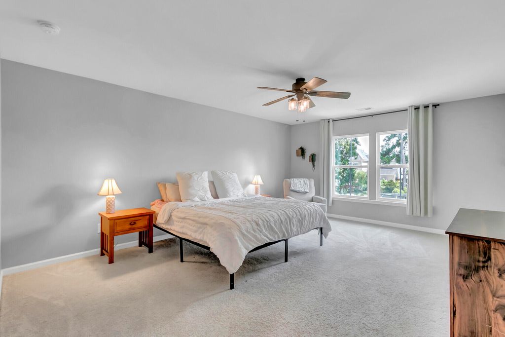 Image 24 of property listing at 513 Yellow Leaf Lane, Summerville, SC 29486