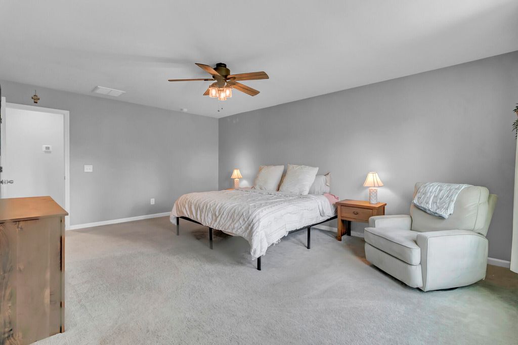 Image 25 of property listing at 513 Yellow Leaf Lane, Summerville, SC 29486