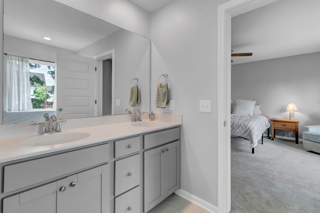 Image 27 of property listing at 513 Yellow Leaf Lane, Summerville, SC 29486