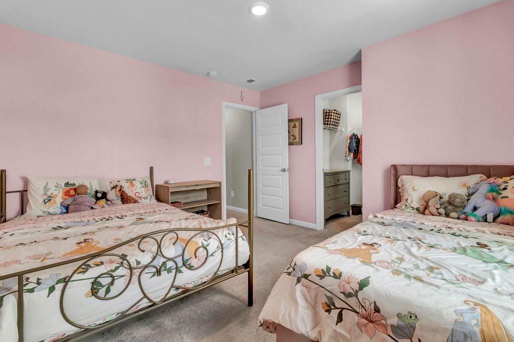 Image 30 of property listing at 513 Yellow Leaf Lane, Summerville, SC 29486