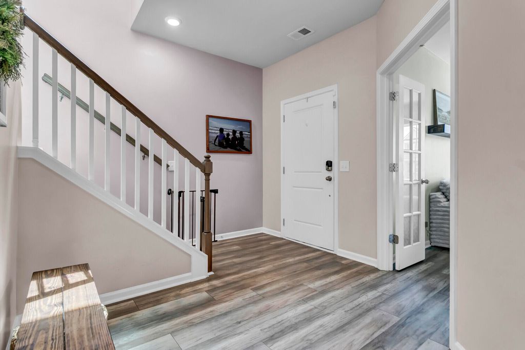 Image 4 of property listing at 513 Yellow Leaf Lane, Summerville, SC 29486