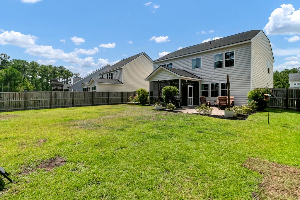 Image 41 of property listing at 513 Yellow Leaf Lane, Summerville, SC 29486