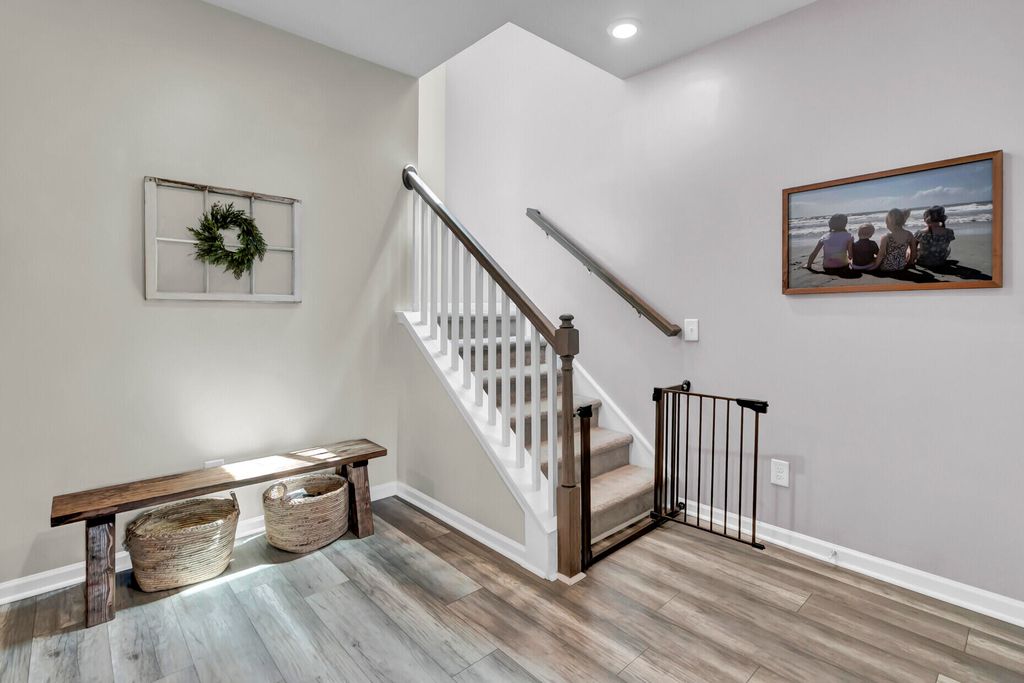 Image 6 of property listing at 513 Yellow Leaf Lane, Summerville, SC 29486
