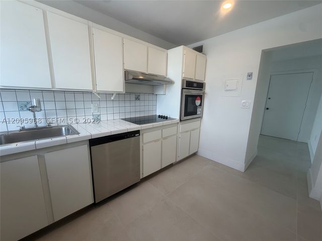 245 18th St 805, Miami Beach, FL 33139