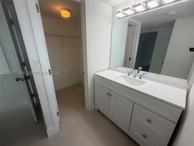 245 18th St 805, Miami Beach, FL 33139