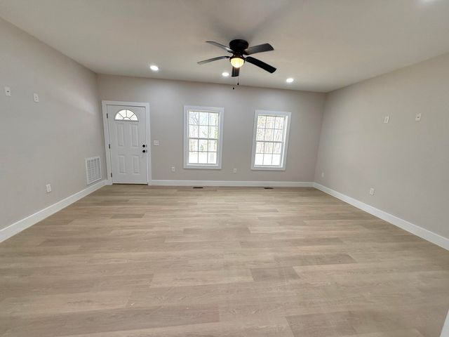 821 Pine Tree Road, Nancy, KY 42544