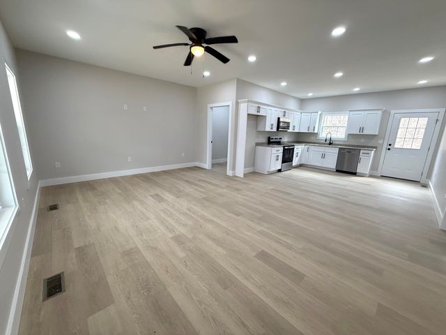 821 Pine Tree Road, Nancy, KY 42544