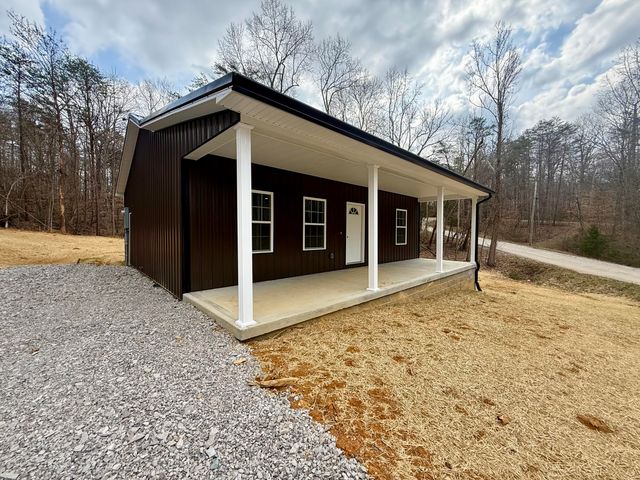 821 Pine Tree Road, Nancy, KY 42544