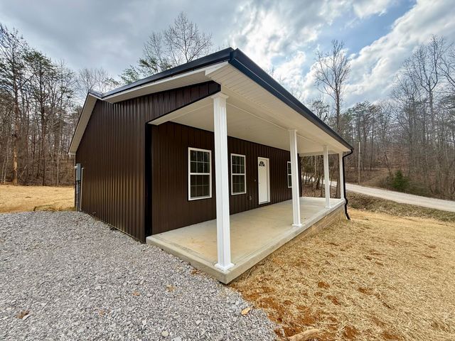 821 Pine Tree Road, Nancy, KY 42544