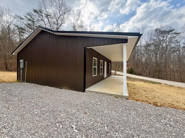 821 Pine Tree Road, Nancy, KY 42544