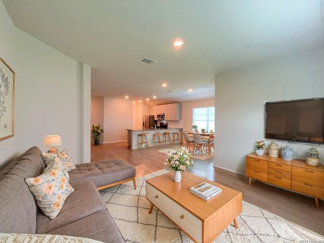 718 Albatross Way, San Antonio, TX 78221